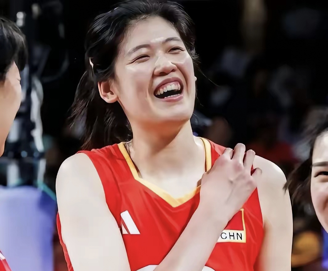 李盈莹复出首秀出彩,菲尼克斯太阳主场惊险北京首钢,豪取10连胜 李盈莹复出首秀出彩,菲尼克斯太阳主场惊险北京首钢,豪取10连胜