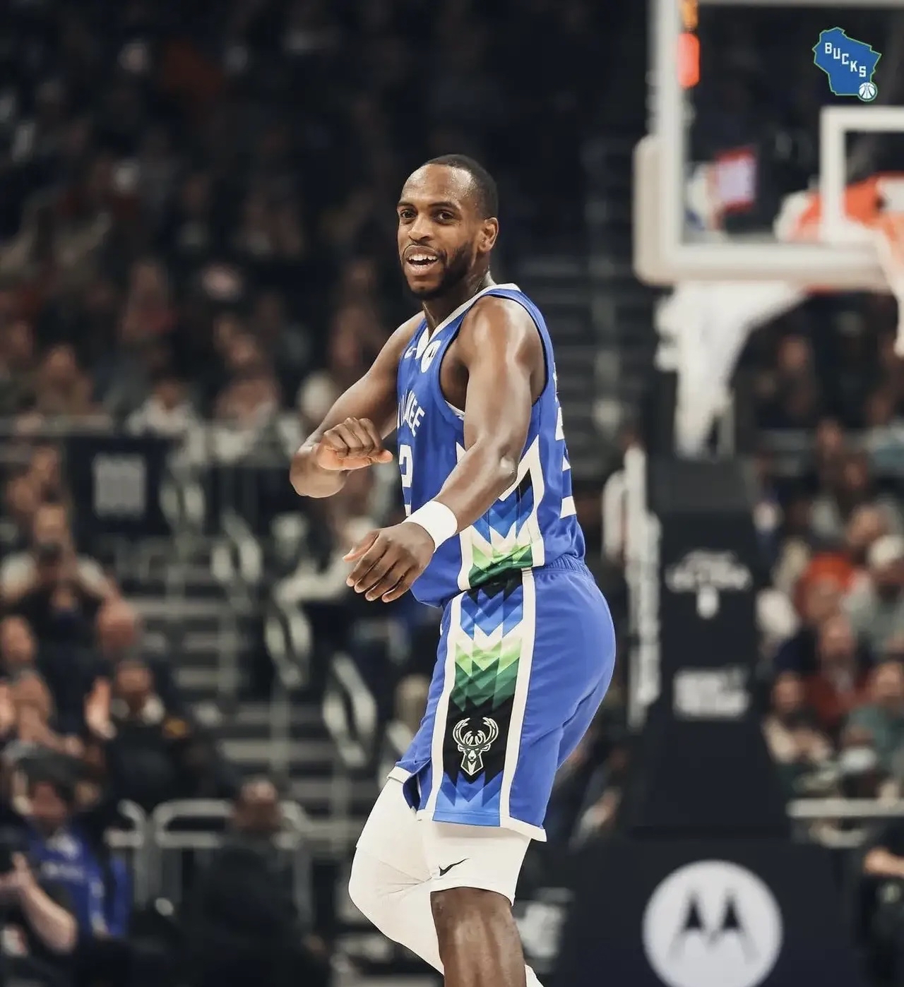 李盈莹复出首秀出彩,菲尼克斯太阳主场惊险北京首钢,豪取10连胜 李盈莹复出首秀出彩,菲尼克斯太阳主场惊险北京首钢,豪取10连胜